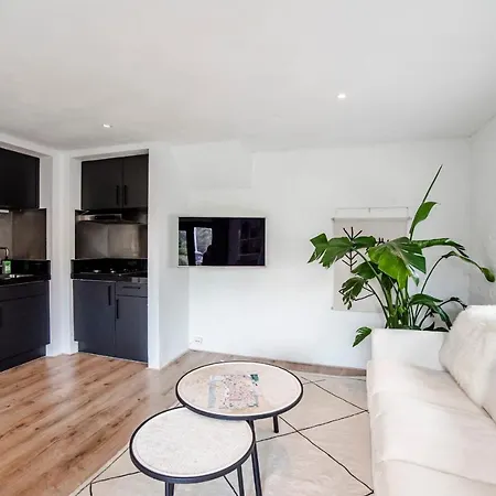 Elan Apartment *